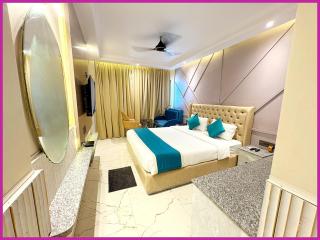 Hotel Dreamland - Fully Air Conditioning Luxuary Rooms - Lift - Restaurant & Parking Facilitie-A Top Rated Four Star Hotel - 0