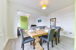 Modern 5BR Contractor Stay - Family & Business - Parking - Blyth - 1