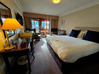 Dancenter Boutique Luxury Gatwick Airport - 2