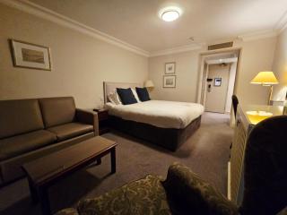 Dancenter Boutique Luxury Gatwick Airport - 4