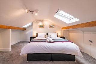 Spacious 4BR Home - Extra Beds - Chapel Allerton - 0