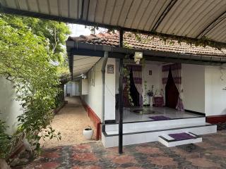 V L Guest House - 5
