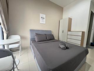 Trion KL By Luxe Home - 1