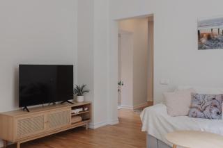 Vintage Charm Flat by Old Town & Freedom Monument - 6