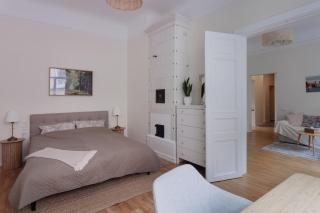 Vintage Charm Flat by Old Town & Freedom Monument - 4