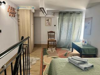 Chic & Cozy Apartment in Gazi, Athens - 6