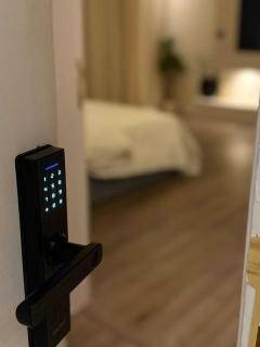 Studio with stylish design and self check-in - 4