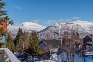 ARCTIC HOMES - Arctic View Apartment - 6