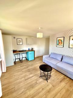 Canoe 2-Bedroom Apartment with City View in Central Warsaw - 6