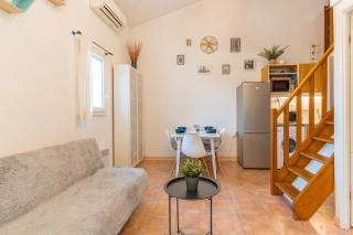 Charming 2 bedroom House With Pool - 5