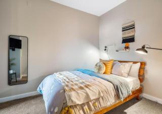 Spacious Downtown Cleveland Apt with Lake Views - 5