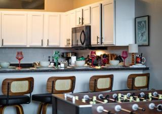 Spacious Downtown Cleveland Apt with Lake Views - 3