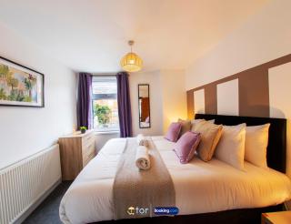 Barry Vibes 3BR House by The One Retreats Short Lets & Serviced Accommodation Barry close to Barry Island - 1