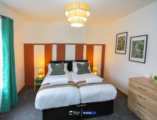 Barry Vibes 3BR House by The One Retreats Short Lets & Serviced Accommodation Barry close to Barry Island - 2