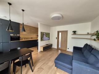 A quiet modern apartment near the metro, 10 minutes to the city center - Praga - 0