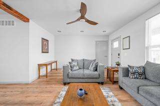 4BD Retreat | Warm, Cozy & Renovated | Near DT - 9