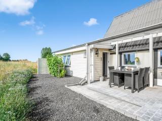 Holiday Home Anneke - 1-3km from the sea by Interhome - 5