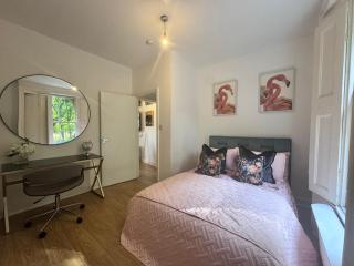 Secluded & Cosy Private 1 Bed Apartment Perfect for 2 - 8