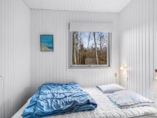 Holiday Home Lonneke - 800m from the sea by Interhome - 3