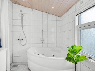 Holiday Home Adrienne - 240m from the sea by Interhome - 3