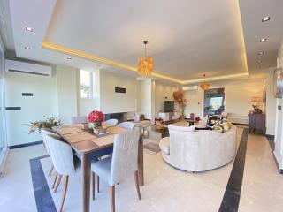 Luxury Villa w Private Pool Panoramic View - 1