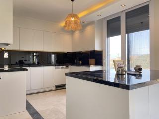 Luxury Villa w Private Pool Panoramic View - 4