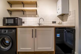 Beautiful and Cosy 4-bed Home in Milton Keynes by Renzo, Driveway, Close to M1 - 2