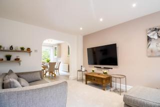 Beautiful and Cosy 4-bed Home in Milton Keynes by Renzo, Driveway, Close to M1 - Milton Keynes - 7