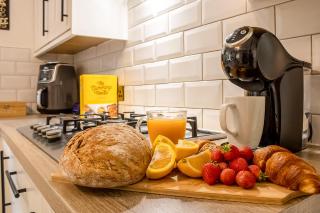 Beautiful and Cosy 4-bed Home in Milton Keynes by Renzo, Driveway, Close to M1 - 1
