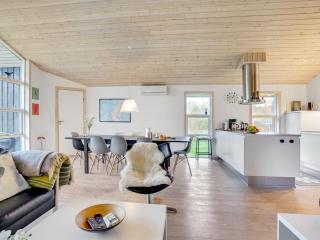 Holiday Home Elni - 900m from the sea by Interhome - 1