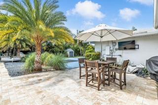 4BR Jacuzzi, Heated Pool and Full-Size Ball Courts - 9