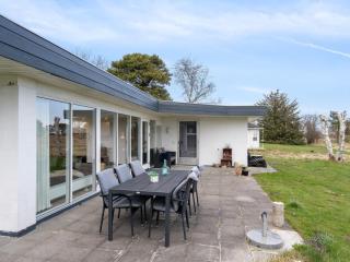 Holiday Home Helja - 125m from the sea by Interhome - 2