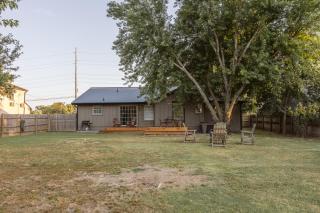 Downtown Bentonville The Cozy Switchback Entire Home with Biking and Trails Steps Away Including Hot Tub and Firepit - 9