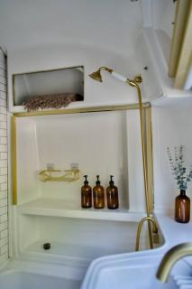 Cozy Airstream Glamping Hammock Fire Pit Vibes - 9