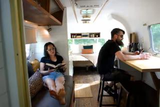 Cozy Airstream Glamping Hammock Fire Pit Vibes - 6