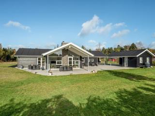 Holiday Home Geri - 700m from the sea by Interhome - 4