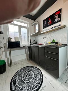 Smarald - Premium Apt in Best Location & Parking - 1