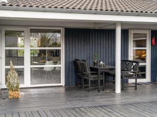 Holiday Home Clarabelle - 700m from the sea by Interhome - 2