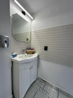 Smarald - Premium Apt in Best Location & Parking - 4