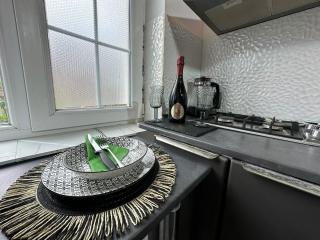 Smarald - Premium Apt in Best Location & Parking - 3