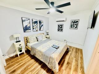 Retreat in Style Private Peaceful Miami Bungalow - 8