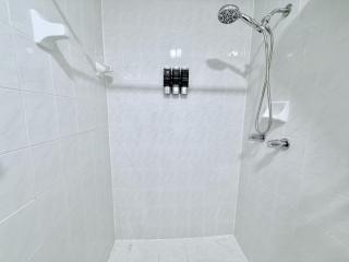 Retreat in Style Private Peaceful Miami Bungalow - 5