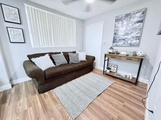 Retreat in Style Private Peaceful Miami Bungalow - 5