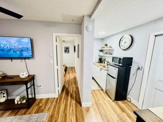 Retreat in Style Private Peaceful Miami Bungalow - 2