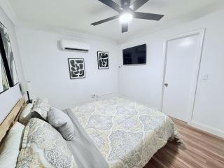 Retreat in Style Private Peaceful Miami Bungalow - 9