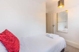 London Bridge Compact Apartment, Sleeps 3 , Tube 3 Mins Walk , Zone 1 , Weekly Offers - 5