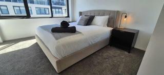 Luxury Barton Apartment with Views in Prime Location - - 3
