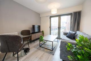 Spacious 1 Bed Apartment in Liverpool w Balcony - 6