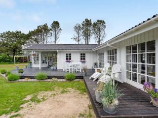 Holiday Home Gunnulf - 750m from the sea by Interhome - 3