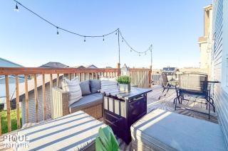 Chic 6BDRM Getaway - KingBed - Patio - BBQ - Garage - Wifi - Edmonton - 3